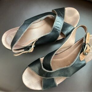Dansko Black and Brown Leather Sandals size 39,(81/2-9)very soft and Slingback